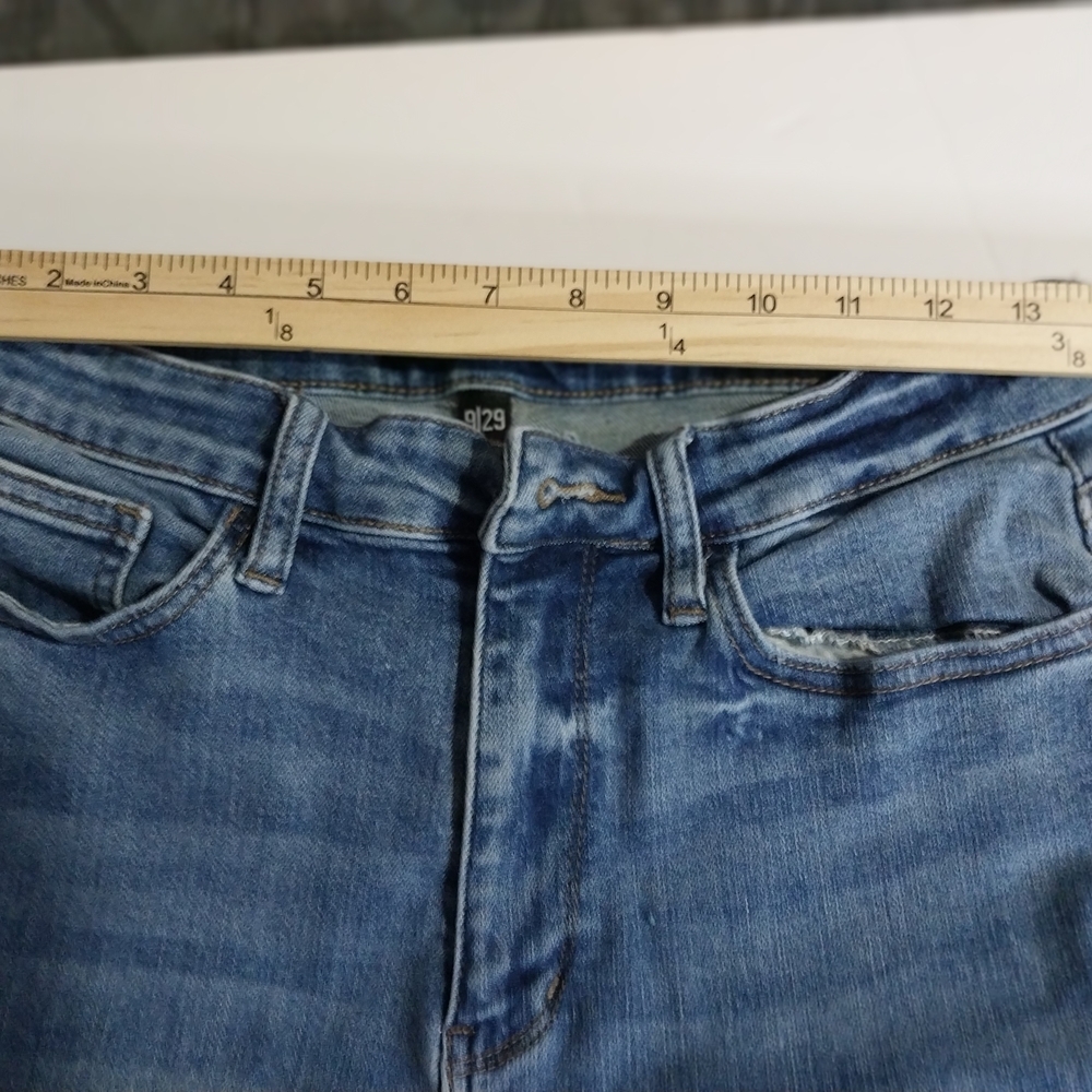 Judy Blue Medium Wash Straight Leg Capri - Picture 6 of 12